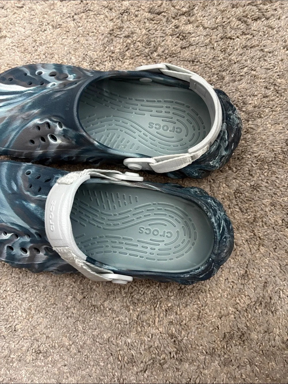 CROCS Kids Marble-Effect Clog in Blue & White these run big.